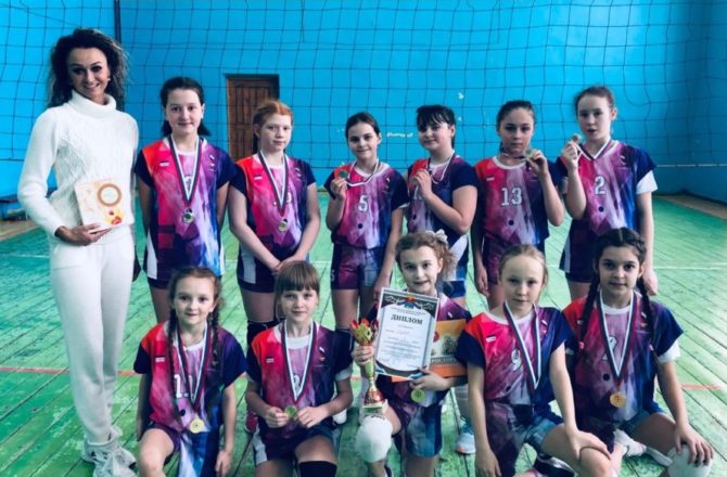 Юные волейболистки Соликамска обыграли соперниц из Красновишерска